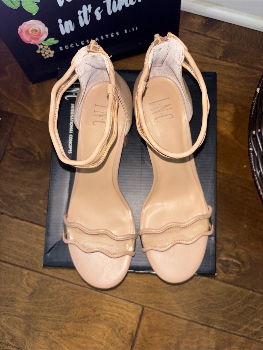 Women's INC Almond Scalloped Block Heel Sandals 9M - Picture 4 of 11